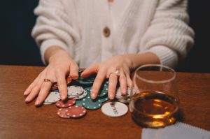 CHOOSING TOURNAMENTS OR CASH GAMES ON POKER