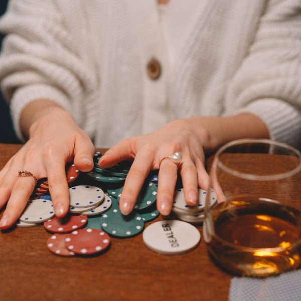 CHOOSING TOURNAMENTS OR CASH GAMES ON POKER